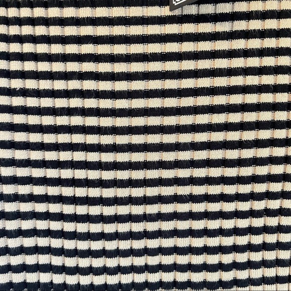 Women’s Ribbed Knit Sweater M Black Tan Grid Check Stretch Long Sleeve NWT $60 - Picture 3 of 5